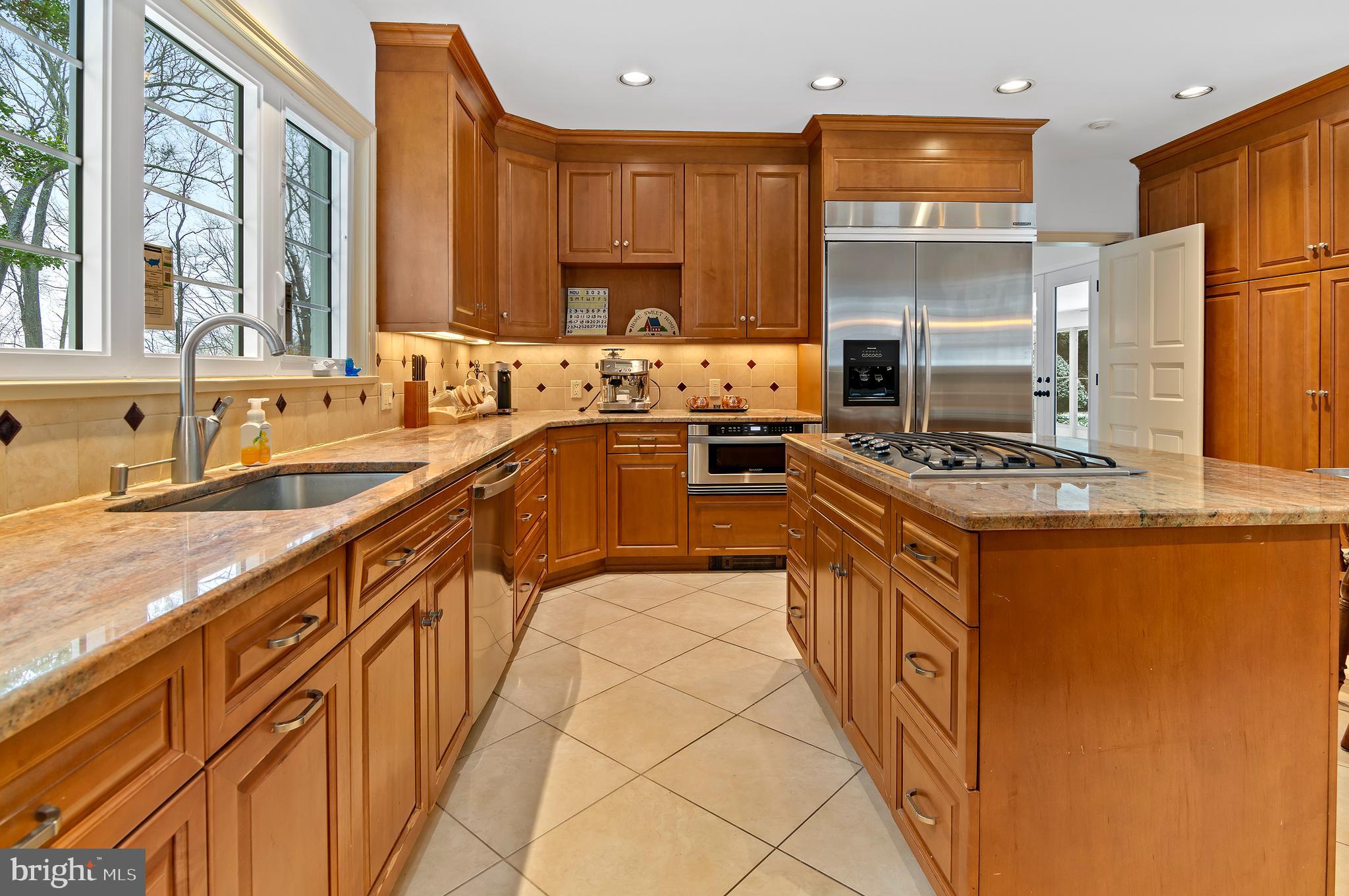 CAVESWOOD - Residential