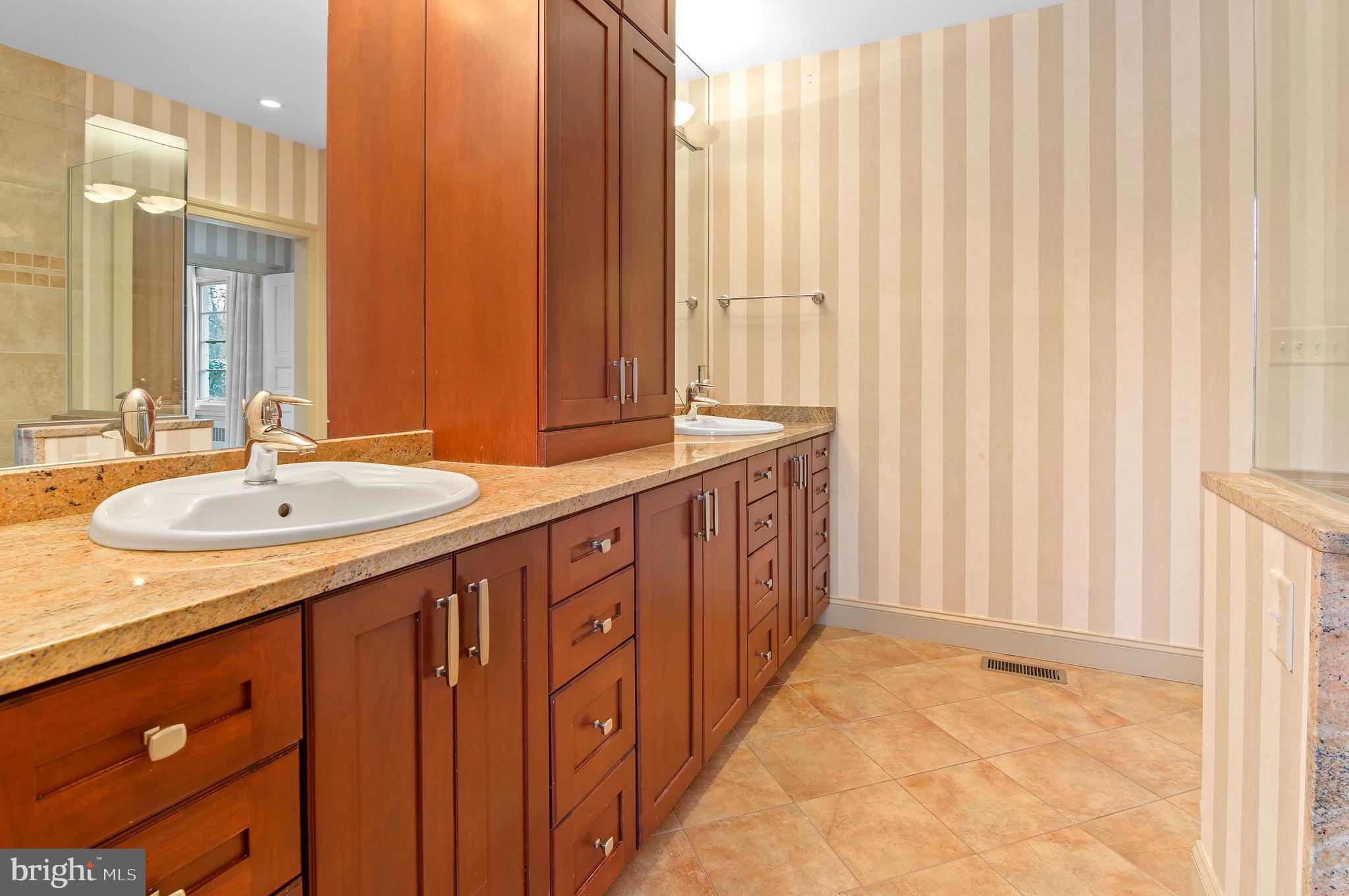 CAVESWOOD - Residential