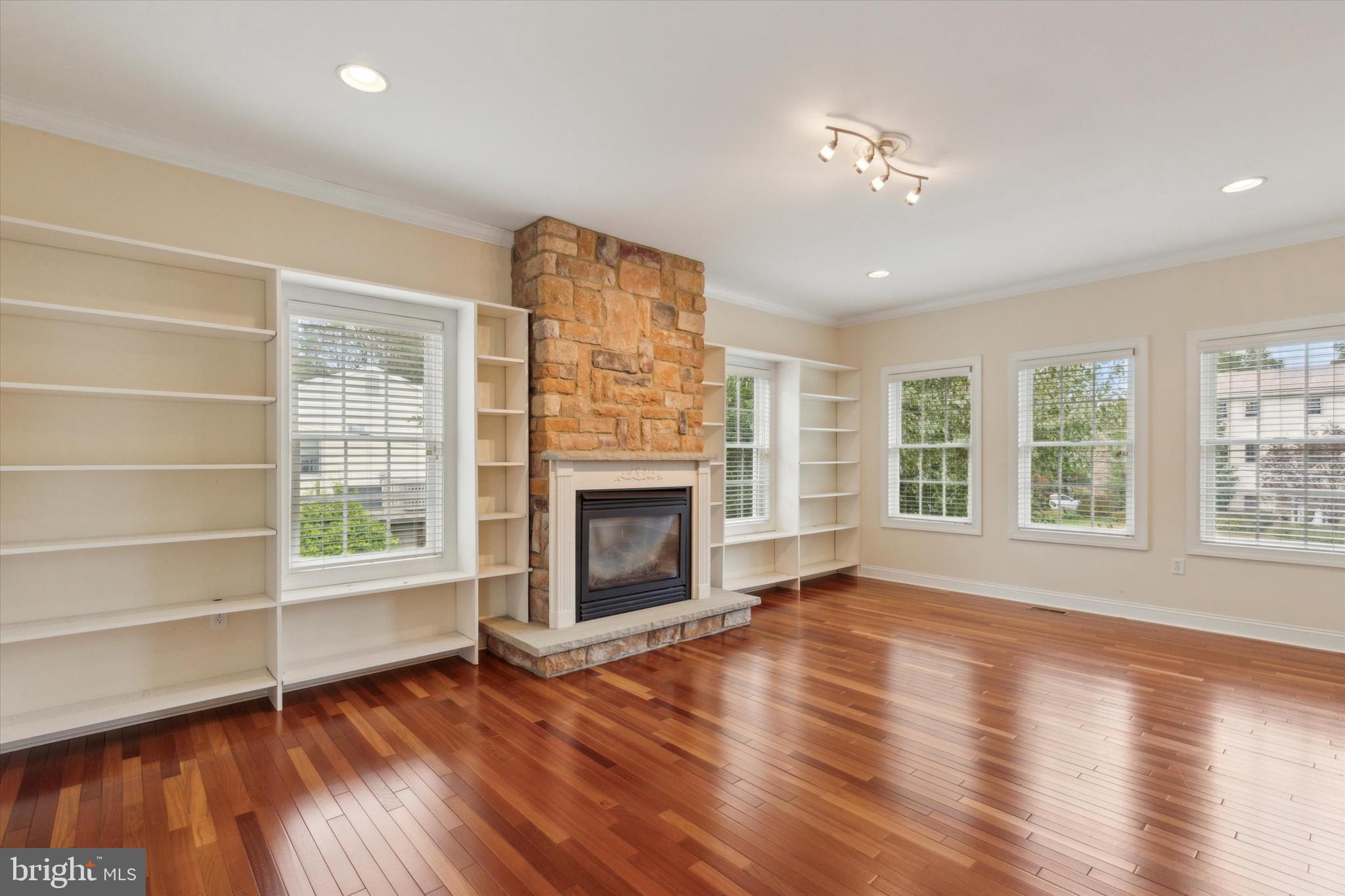 DELAWARE SHORE - Residential