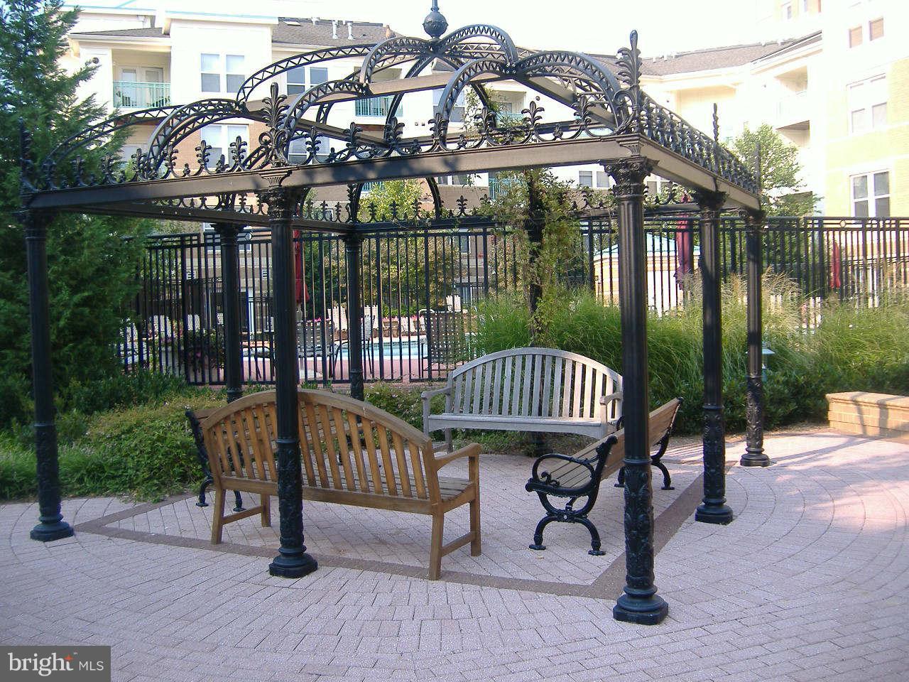 SAVOY AT RESTON TOWN CENTER - Residential Lease