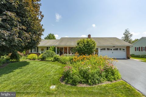 Photo of 3 Meadow Lane, NEW HOLLAND, PA 17557 (MLS # PALA2076922)
