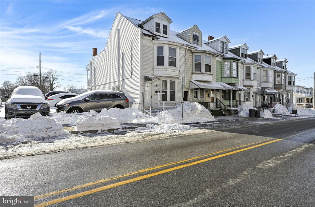 Photo of 958 E Princess Street, YORK, PA 17403 (MLS # PAYK2096790)