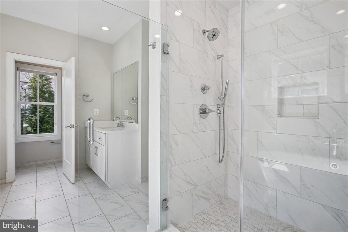 WEST MC LEAN - Residential