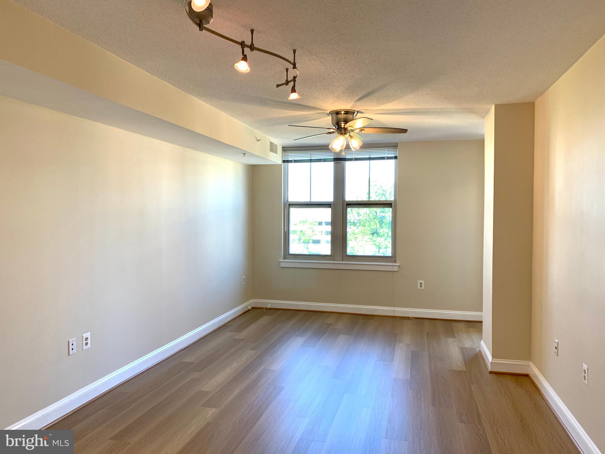 THE MERCER AT RESTON SQUARE - Residential