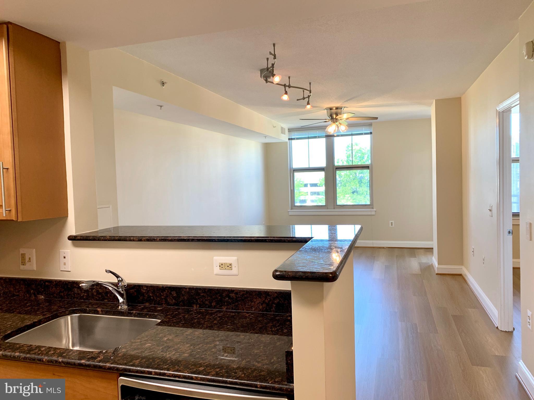 THE MERCER AT RESTON SQUARE - Residential