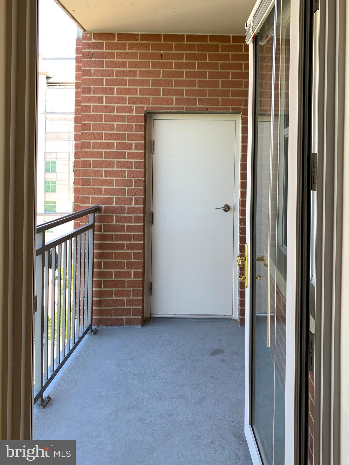 THE MERCER AT RESTON SQUARE - Residential