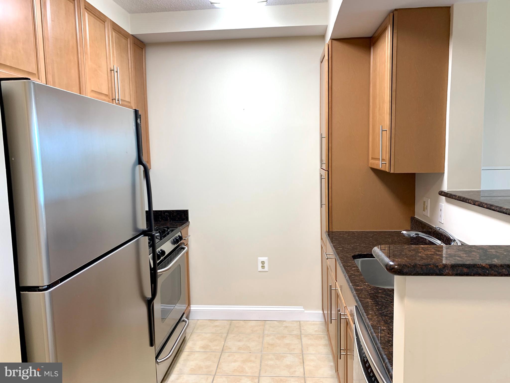 THE MERCER AT RESTON SQUARE - Residential