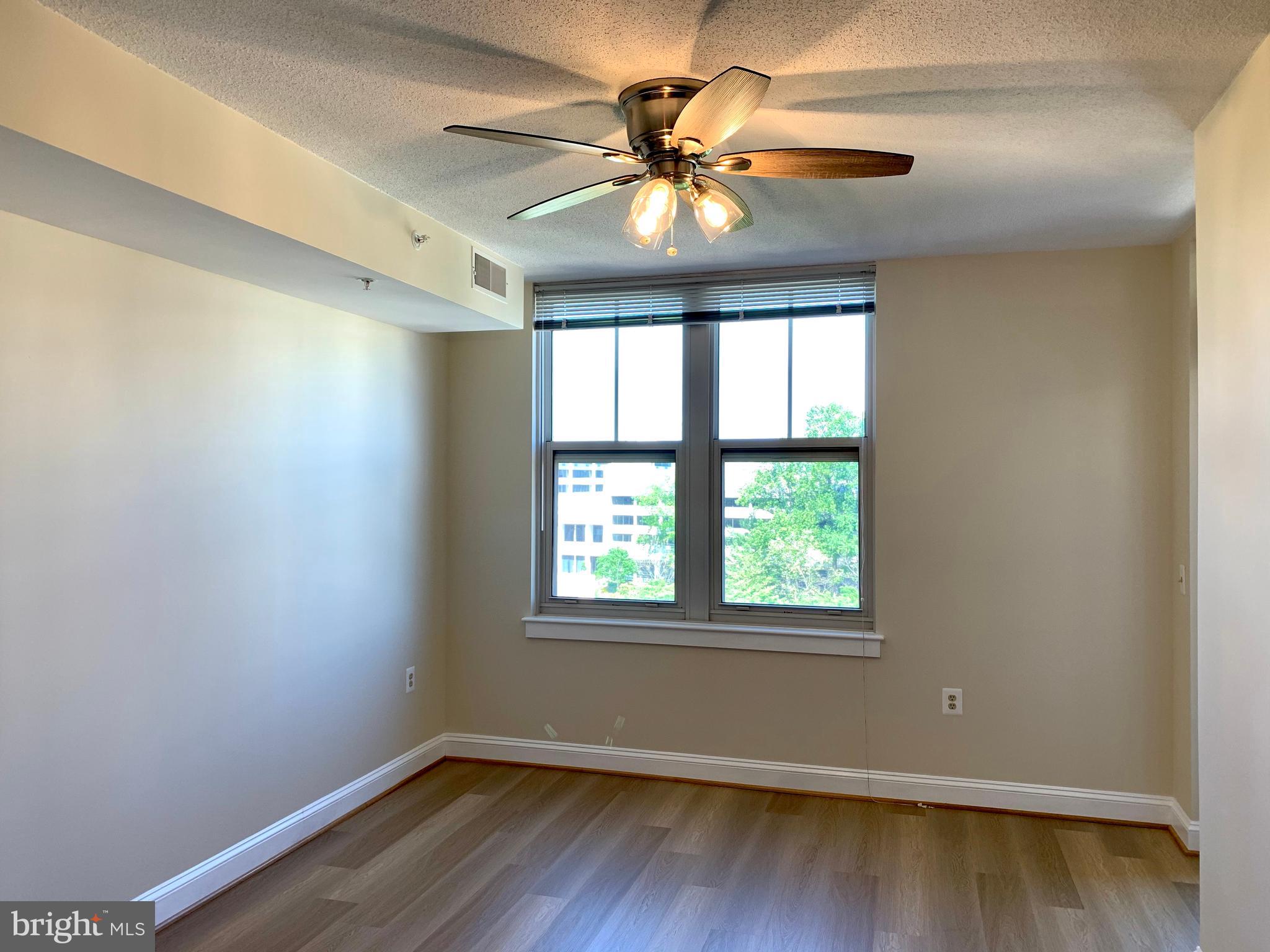 THE MERCER AT RESTON SQUARE - Residential