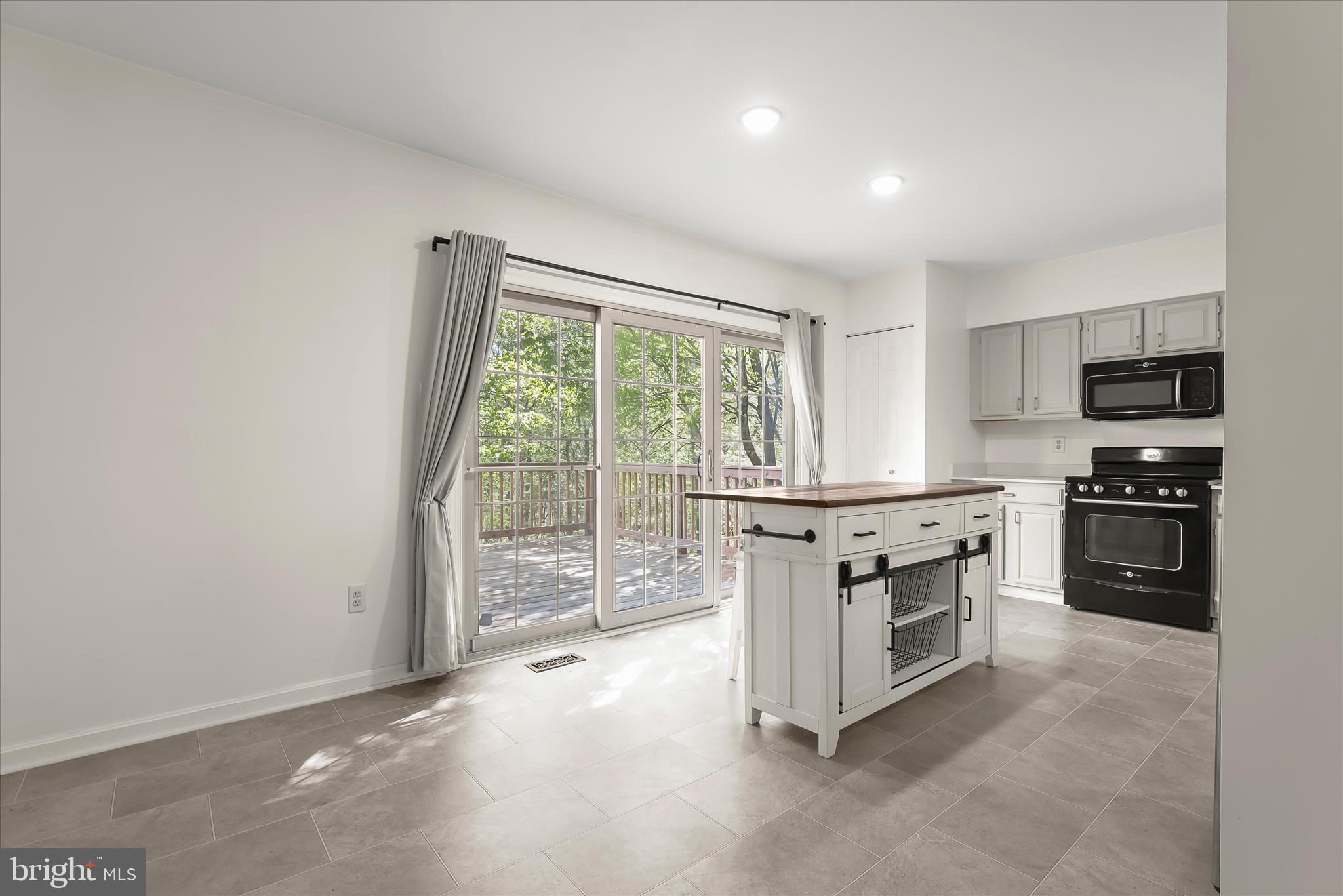 CROMWELL STATION - Residential