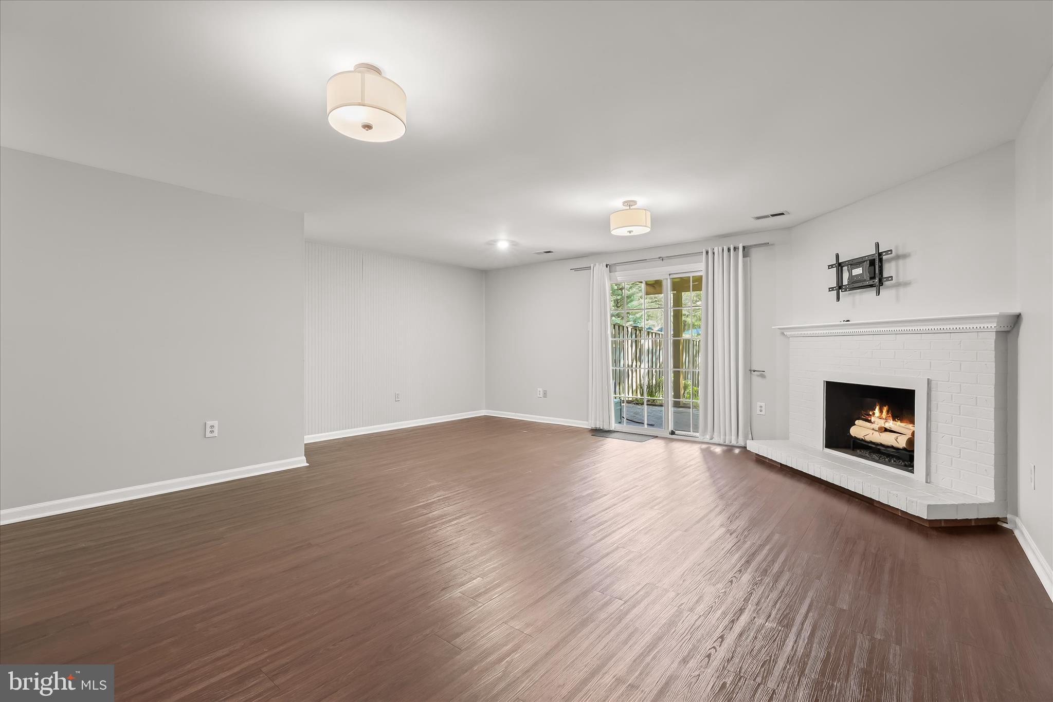 CROMWELL STATION - Residential