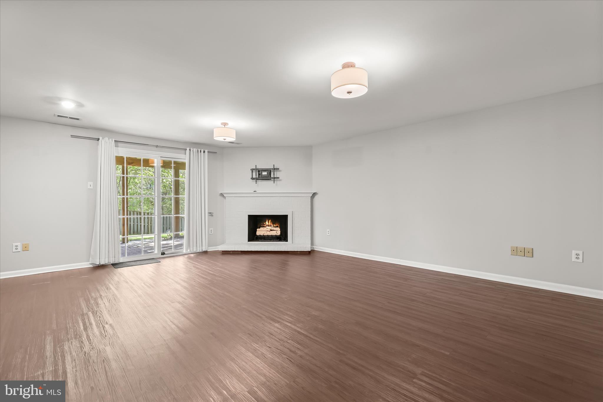 CROMWELL STATION - Residential