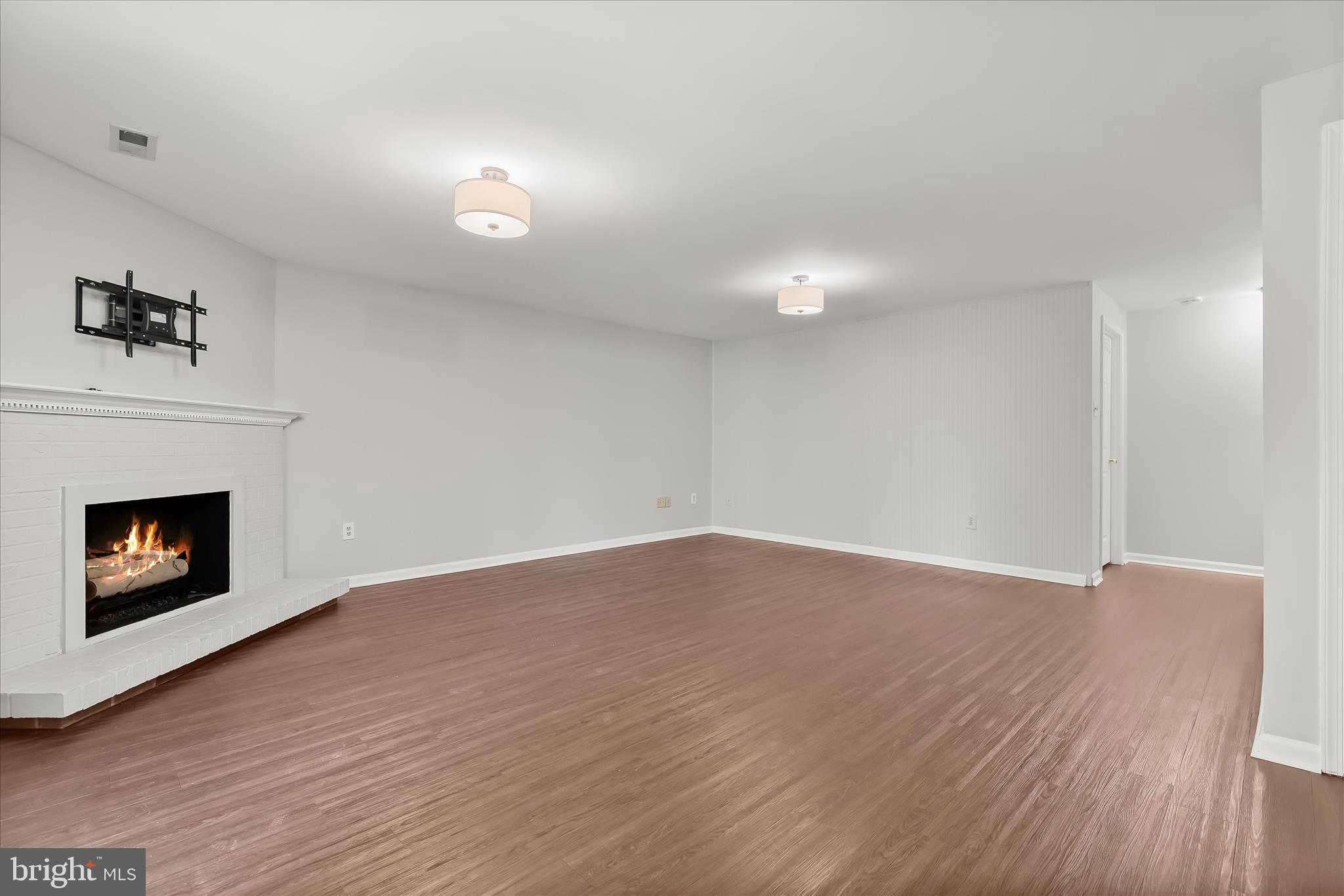 CROMWELL STATION - Residential