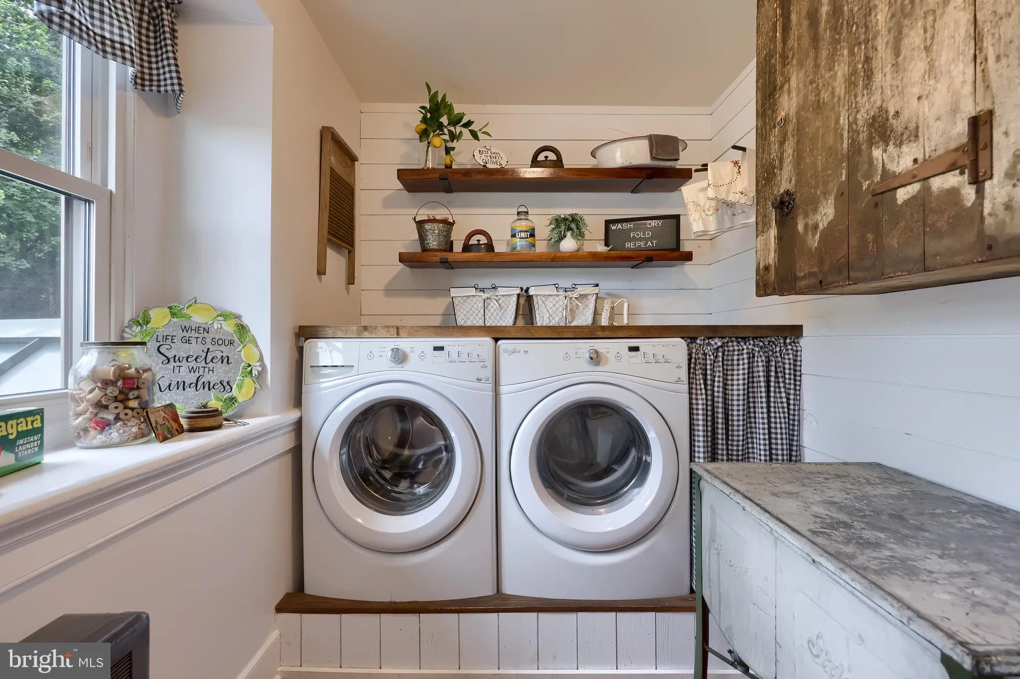 Lititz, Pennsylvania 17543, United States, 4 Bedrooms Bedrooms, ,3 BathroomsBathrooms,Residential,Active,200624