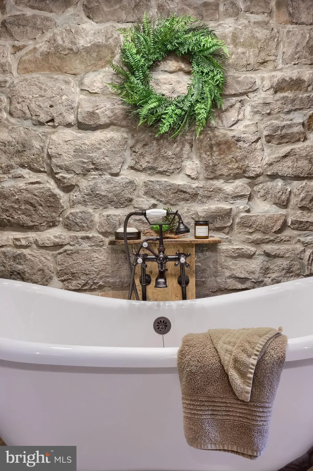 Lititz, Pennsylvania 17543, United States, 4 Bedrooms Bedrooms, ,3 BathroomsBathrooms,Residential,Active,200624