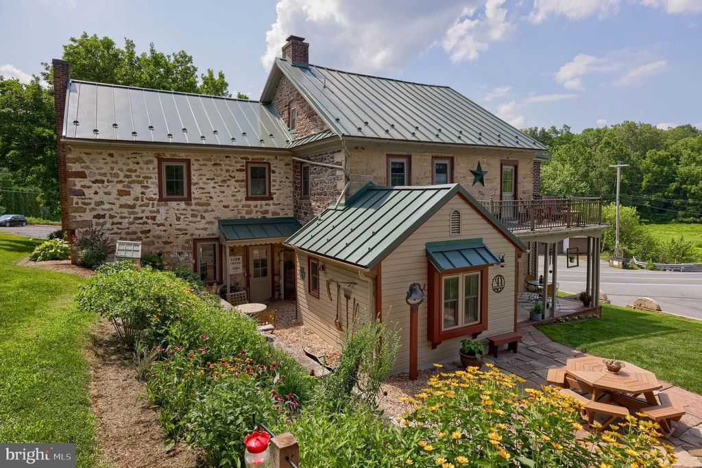 Photo of 335 N Clay Road, LITITZ, PA 17543 (MLS # PALA2073054)