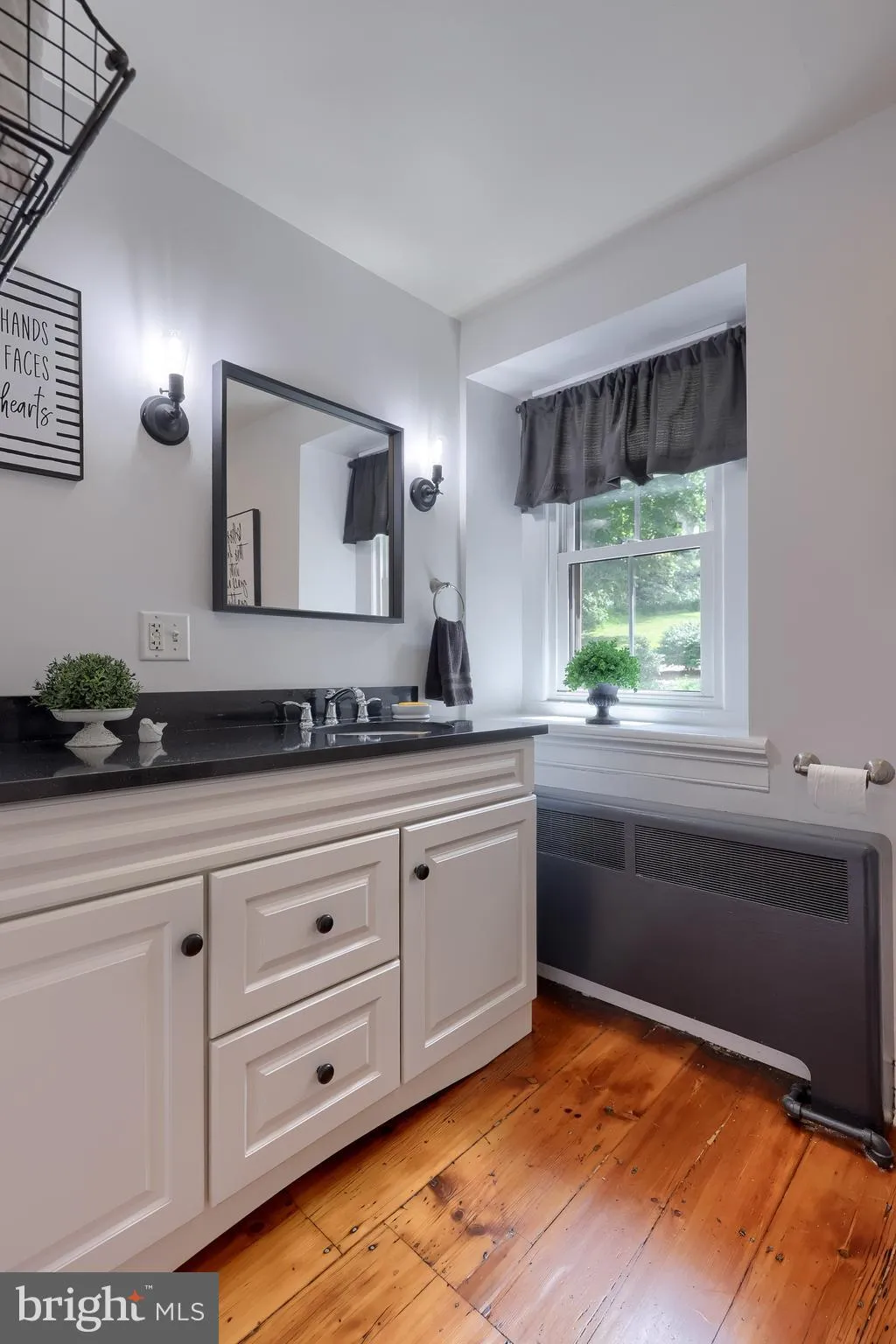 Lititz, Pennsylvania 17543, United States, 4 Bedrooms Bedrooms, ,3 BathroomsBathrooms,Residential,Active,200624