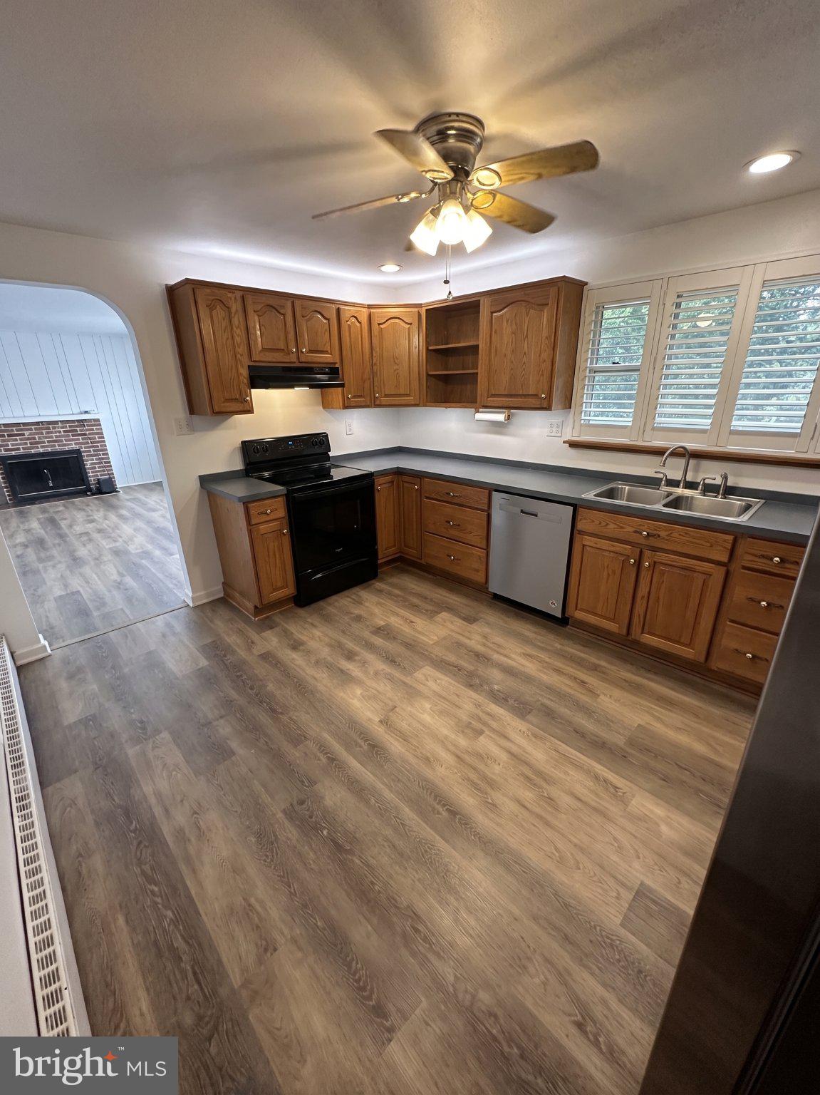 415 N PROGRESS AVENUE