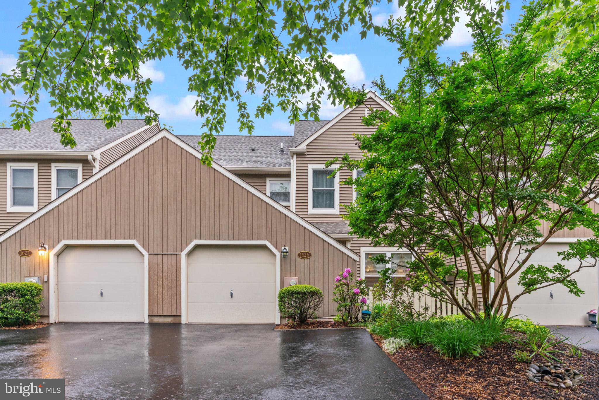 1626 LAKEVIEW CIRCLE