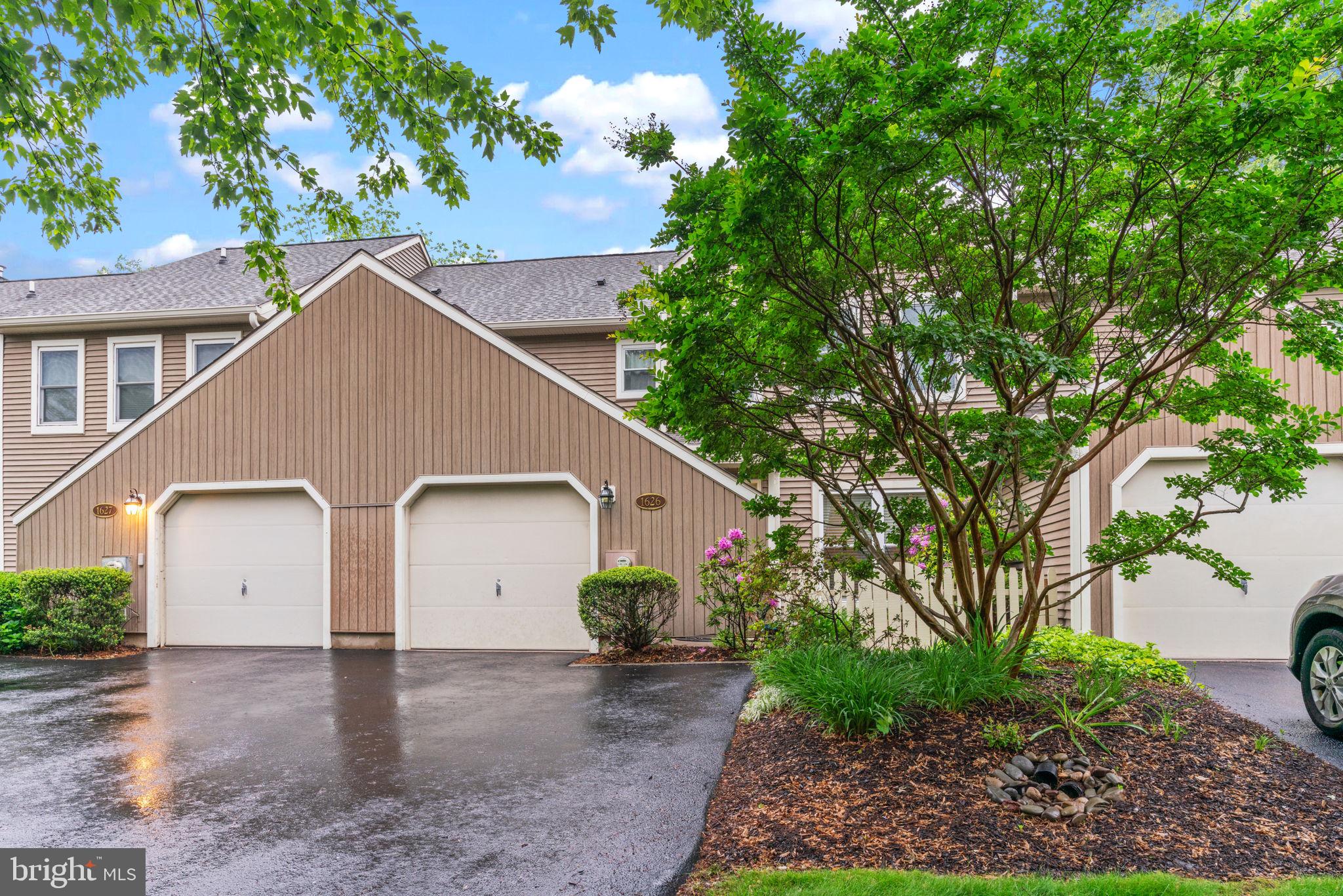 1626 LAKEVIEW CIRCLE