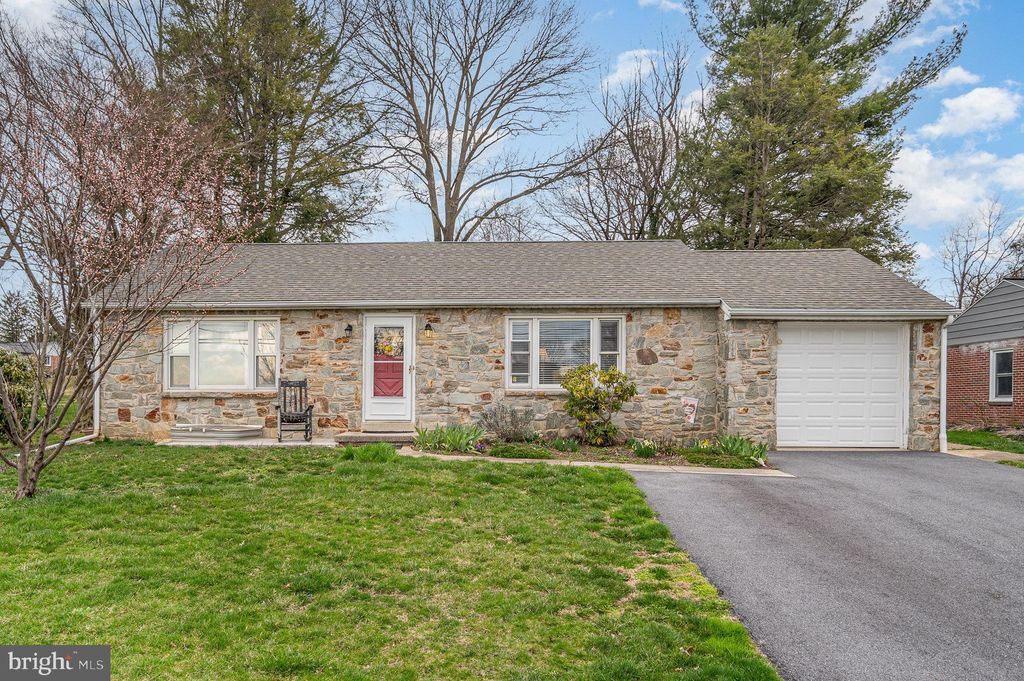 Photo of 311 Dahlia Road, Lancaster, PA 17602 (MLS # PALA2048538)