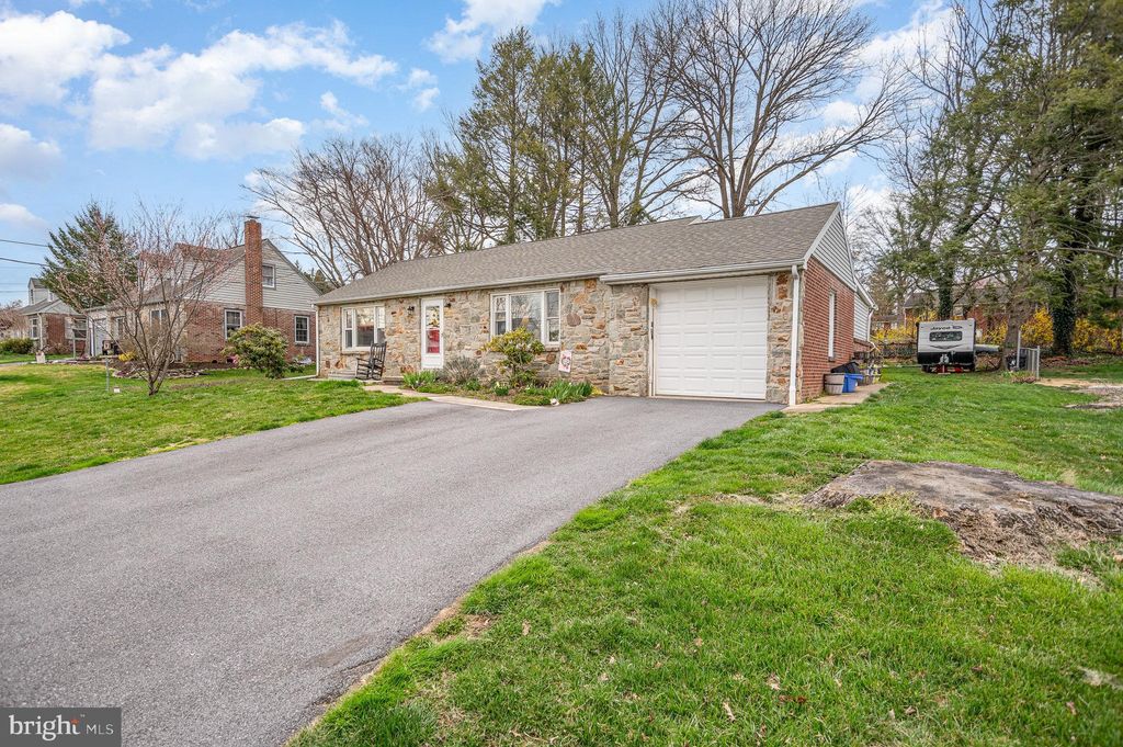 Photo of 311 Dahlia Road, Lancaster, PA 17602 (MLS # PALA2048538)