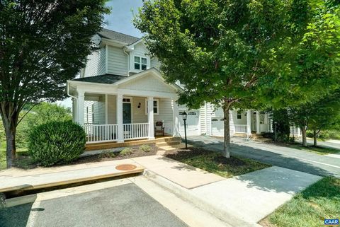 Townhouse For Sale - 2131 Sundown Pl Pl<br/> CHARLOTTESVILLE, VA 22911