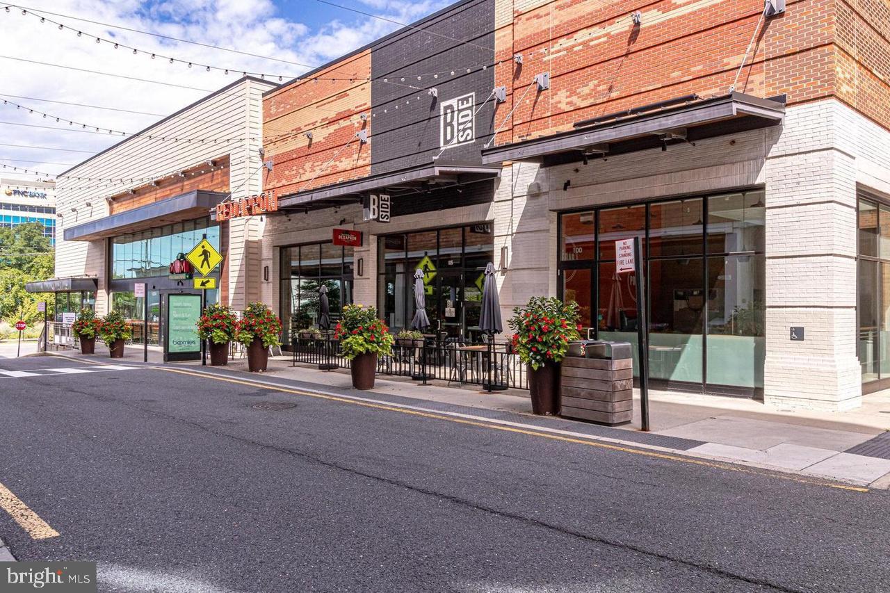 YORKTOWNE SQUARE - Residential