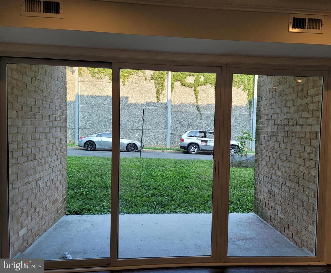 YORKTOWNE SQUARE - Residential