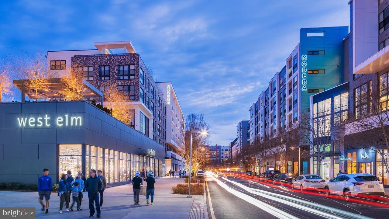 YORKTOWNE SQUARE - Residential