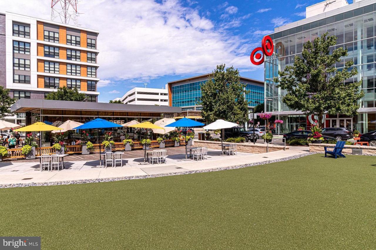 YORKTOWNE SQUARE - Residential