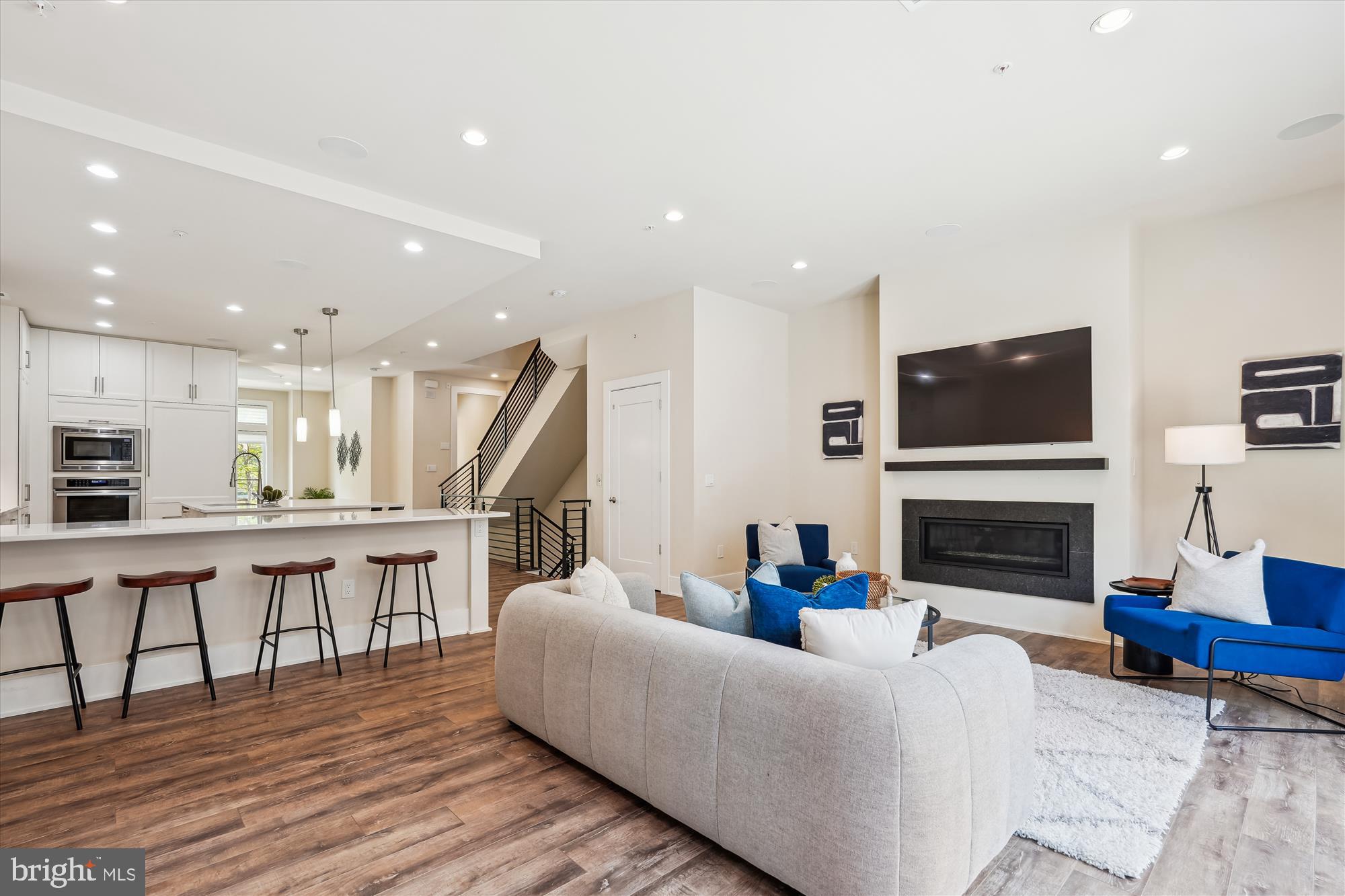 GROSVENOR HEIGHTS - Residential