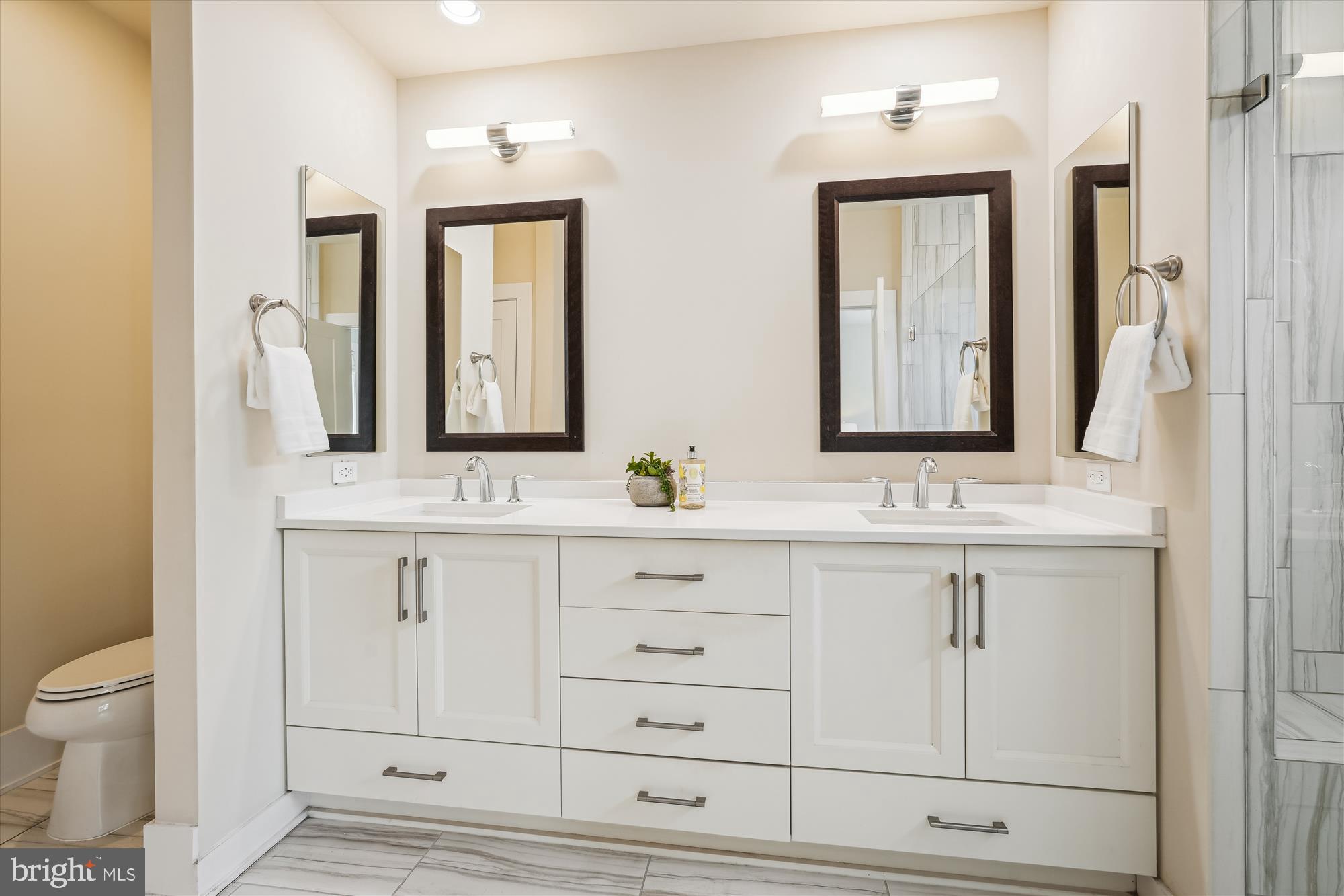 GROSVENOR HEIGHTS - Residential