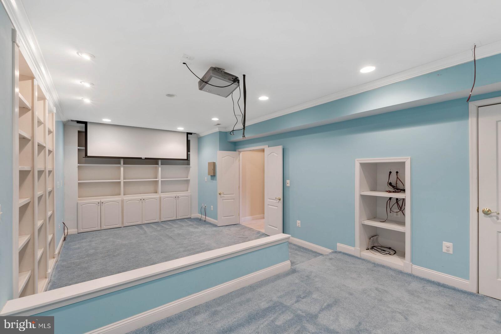 FAIRFAX ACRES - Residential