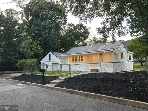 Homes For Sale - 408 Boyer Street<br/> ENOLA, PA 17025