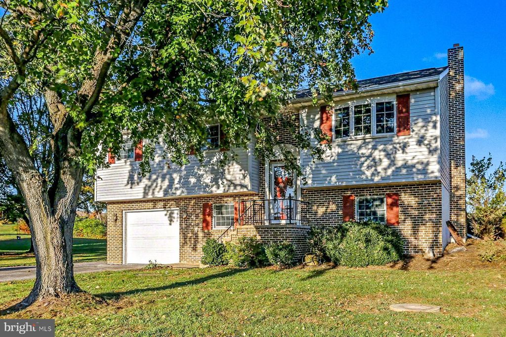 Photo of 46 Maywood Road, THOMASVILLE, PA 17364 (MLS # PAYK2092106)