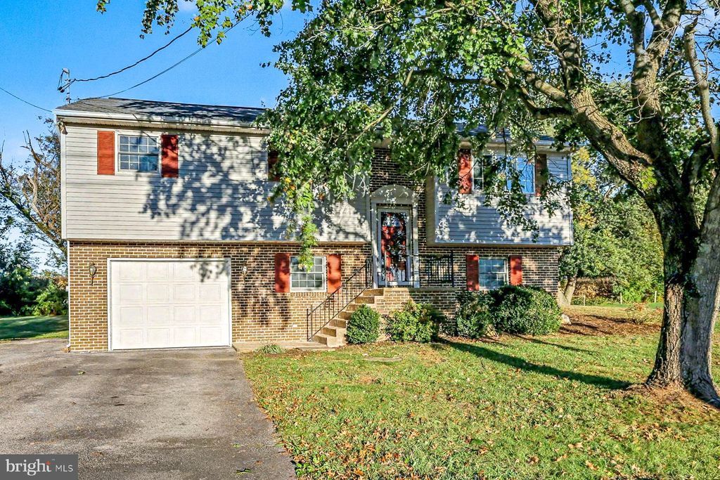 Photo of 46 Maywood Road, THOMASVILLE, PA 17364 (MLS # PAYK2092106)