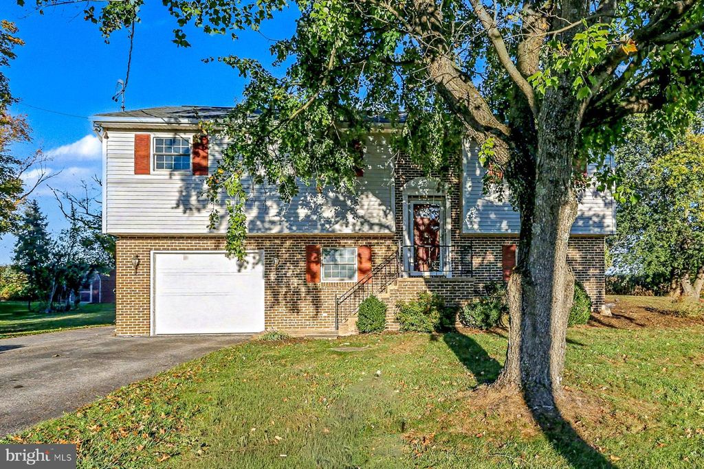 Photo of 46 Maywood Road, THOMASVILLE, PA 17364 (MLS # PAYK2092106)