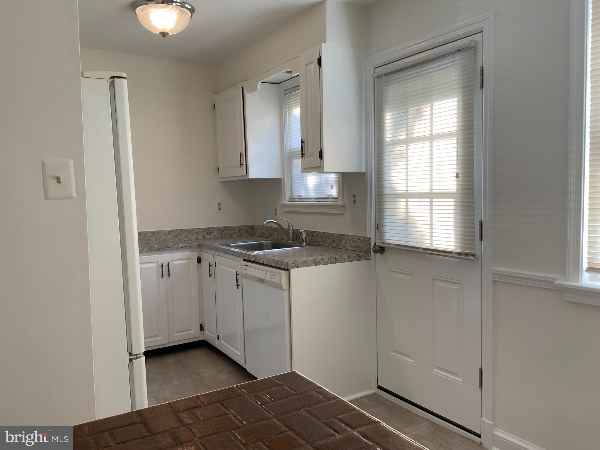 PARKWOOD - Residential Lease