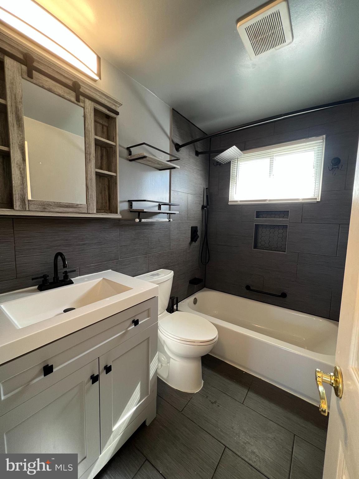 GLASS HILL MANOR - Residential Lease