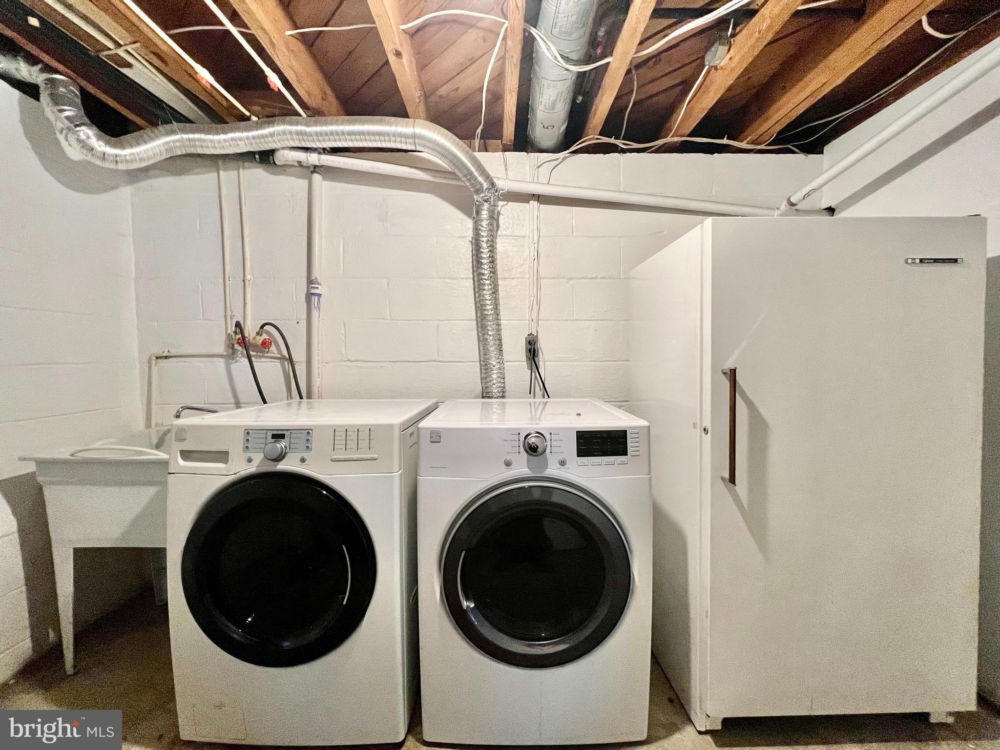 GLASS HILL MANOR - Residential Lease