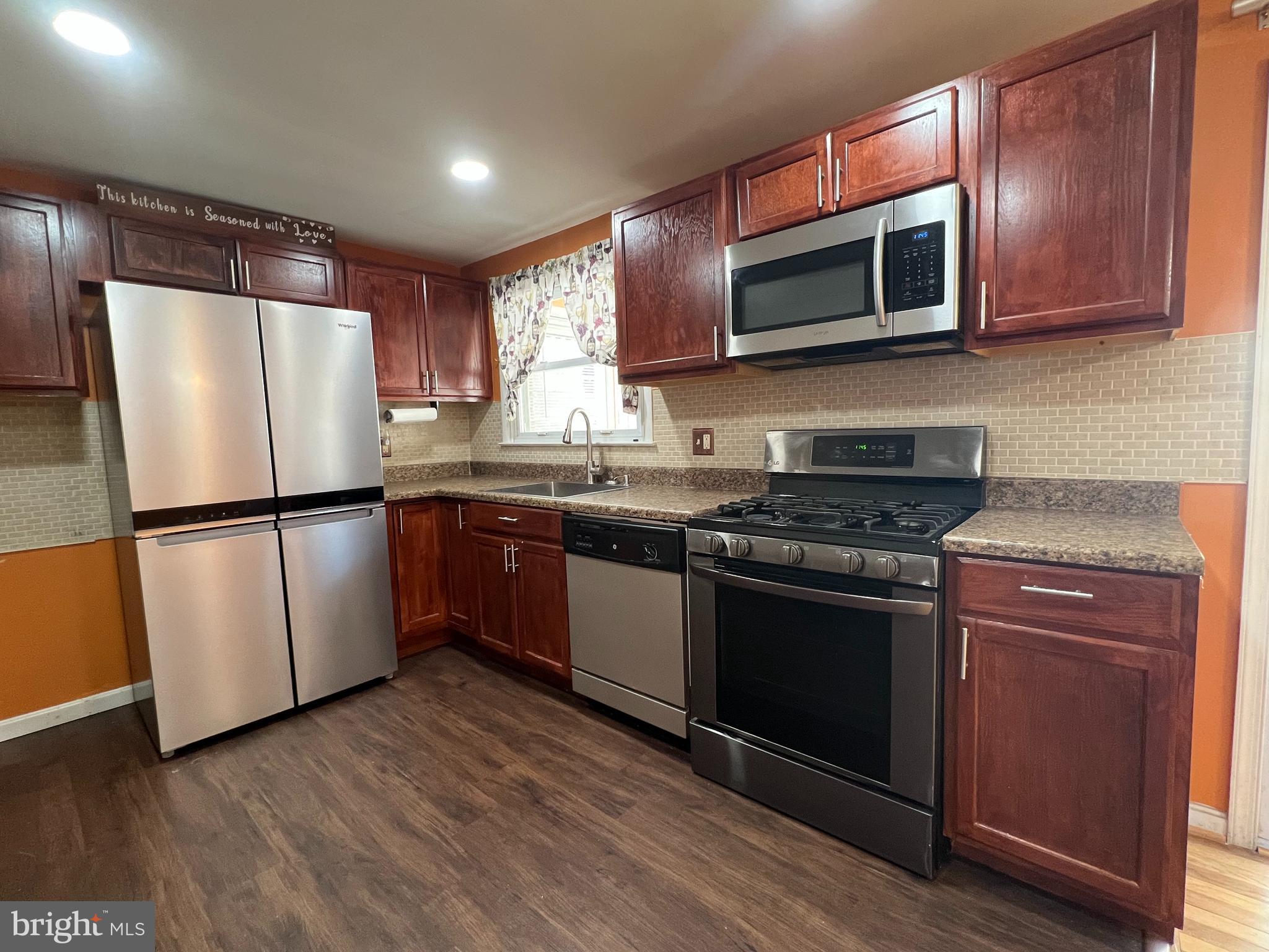 GLASS HILL MANOR - Residential Lease