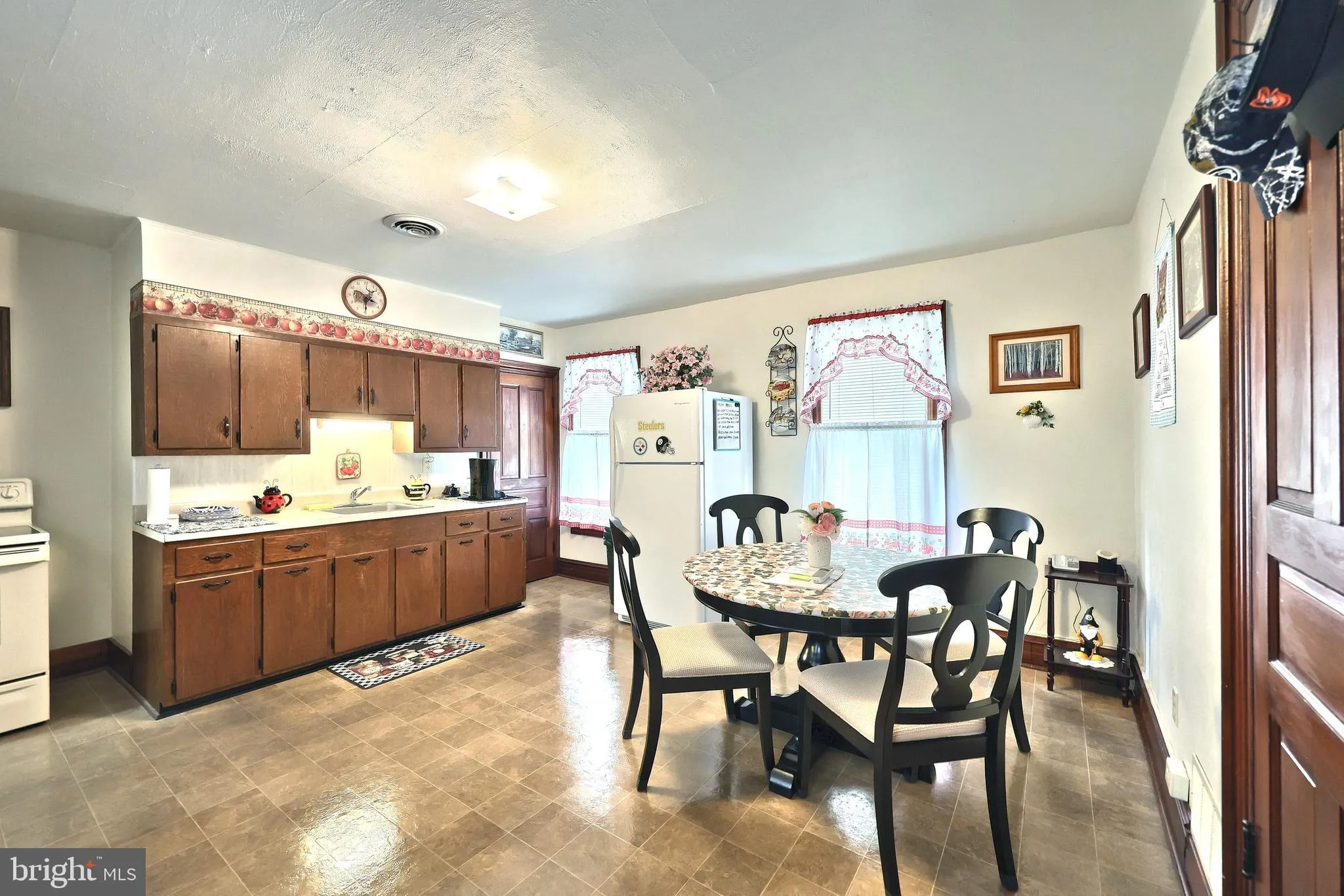 Hanover, Pennsylvania 17331, United States, 4 Bedrooms Bedrooms, ,Residential,Pending,113263