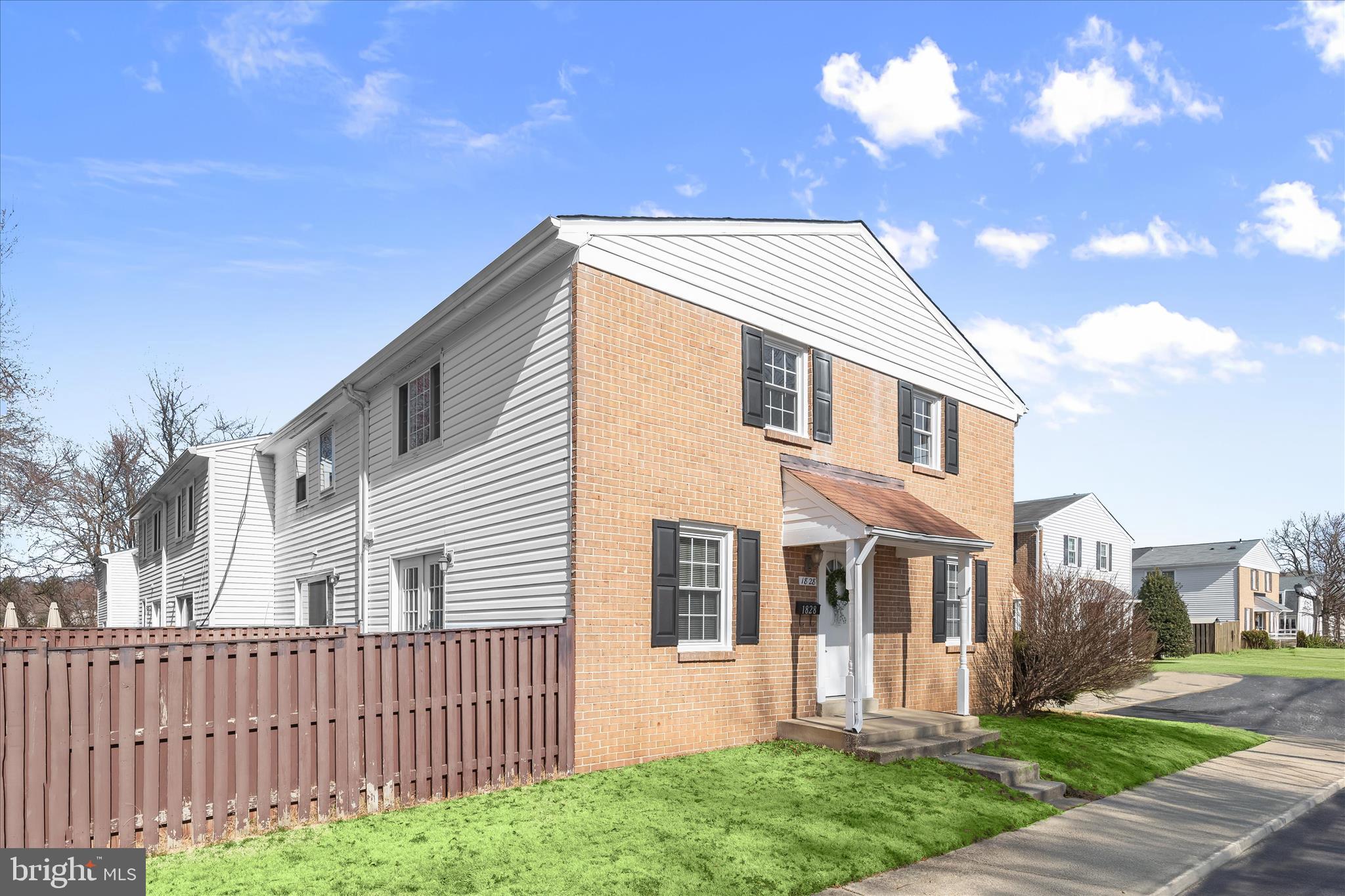 CROFTON SQUARE - Residential