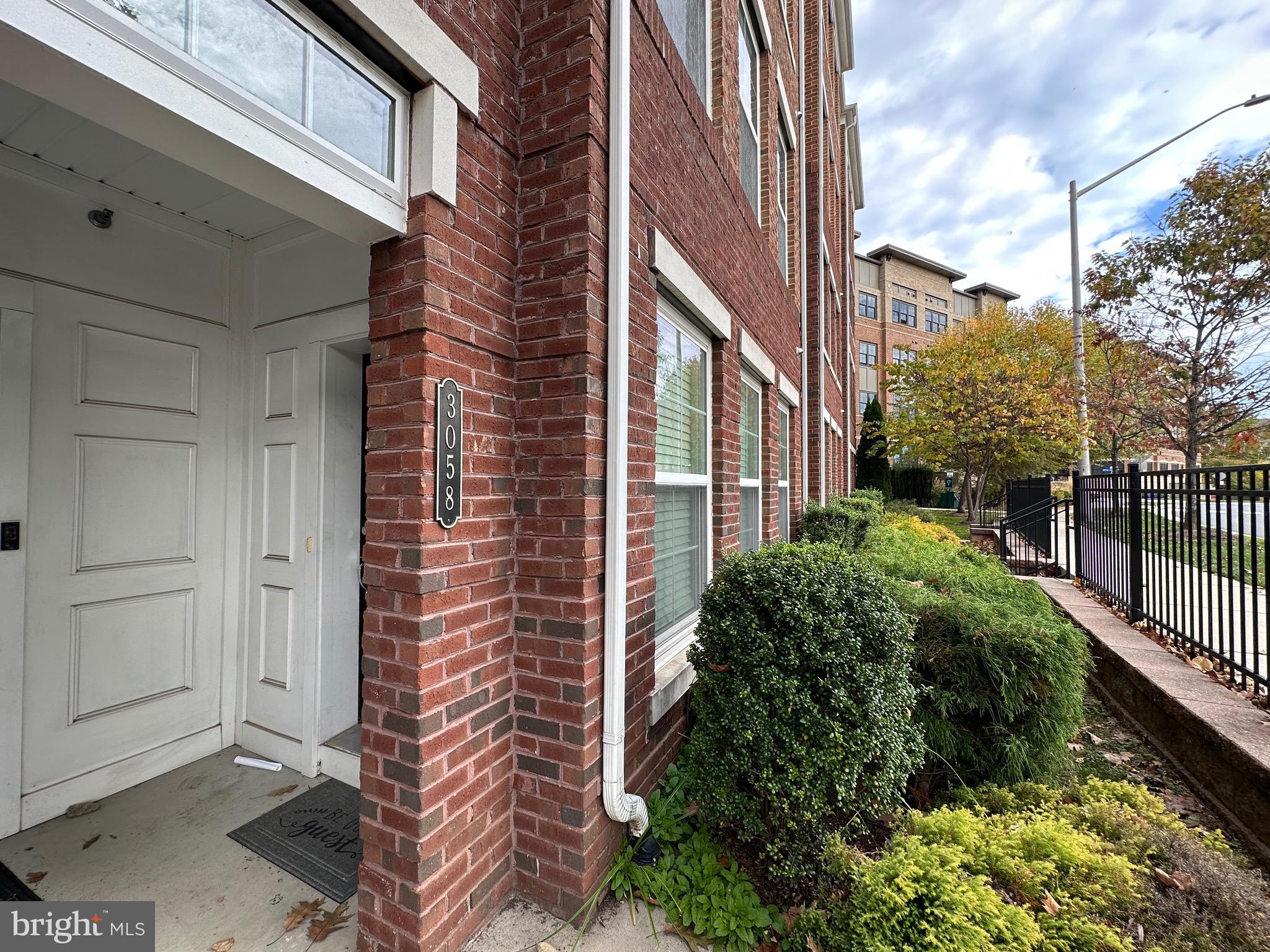 LOFTS AT METROWEST - Residential Lease