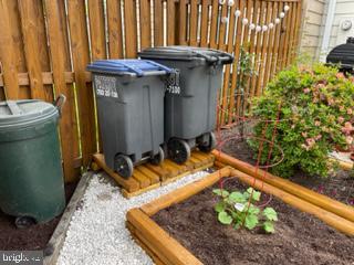 SARATOGA TOWNHOUSES - Residential Lease