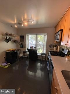 SARATOGA TOWNHOUSES - Residential Lease