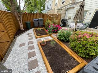 SARATOGA TOWNHOUSES - Residential Lease