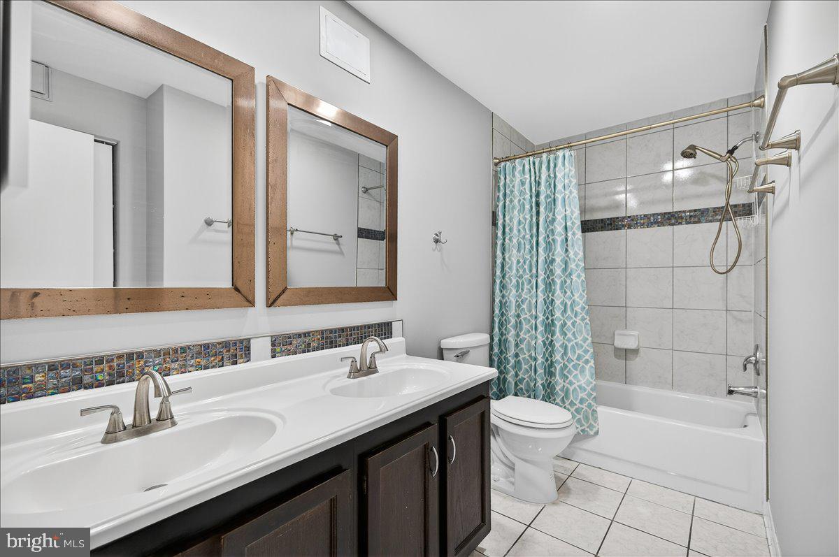 MONTCLAIR MEWS - Residential