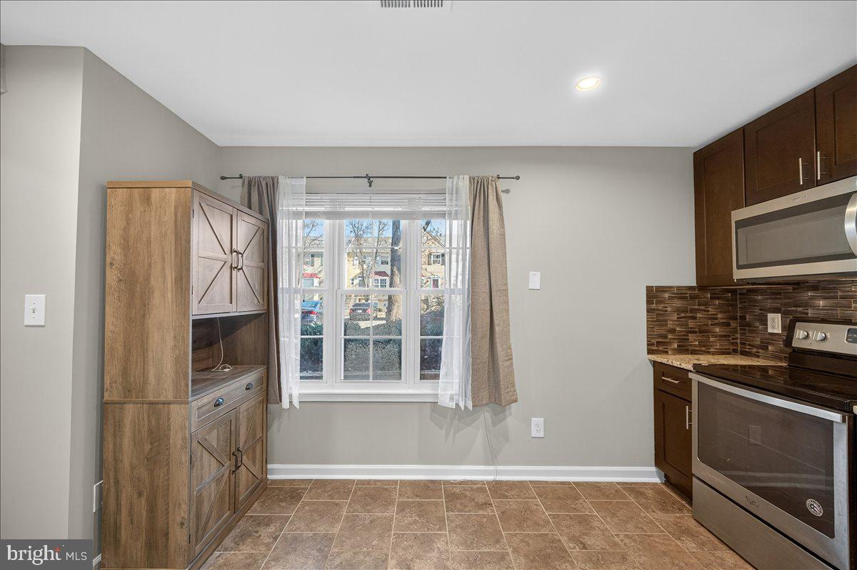 16294 TACONIC CIRCLE