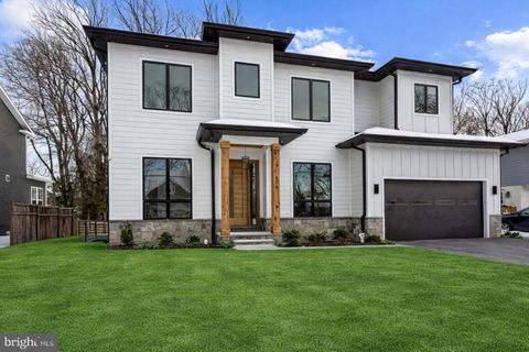 604 TAPAWINGO ROAD SW VIENNA VA 22180